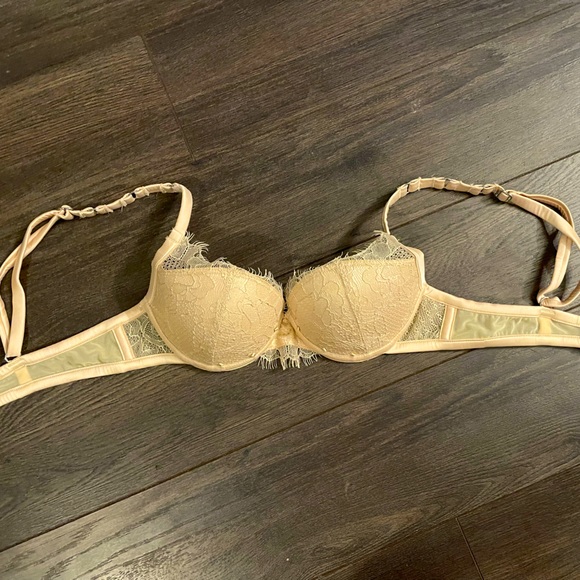 Meshki Gold Push-Up Bra - Elevate Your Lingerie Game with Luxe Glamour! - Picture 1 of 2